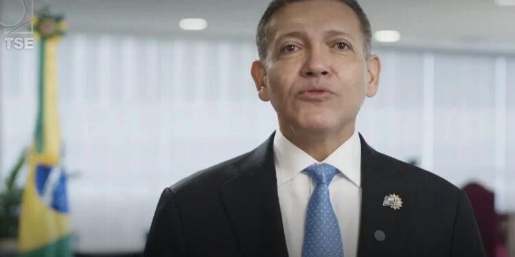 TSE nega acusação de Flávio sobre expulsão de fiscais de sala-cofre