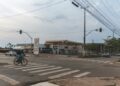 Prefeitura instala semáforo para reduzir acidentes na avenida Mamoré com a rua Capão da Canoa