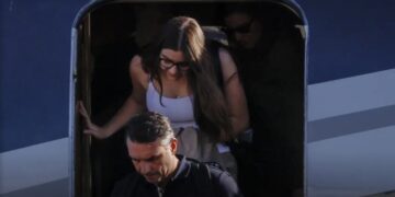 Aeronave com Flávio Bolsonaro e família pousa nos Estados Unidos