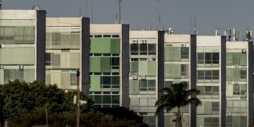 Contas do governo têm superávit de R$ 4,8 bilhões em setembro