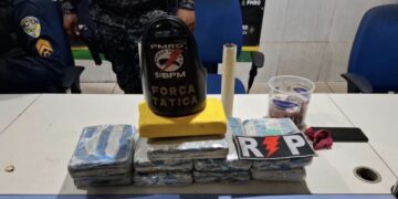 PM APREENDE DROGAS, PRENSA E MOTOCICLETA UTILIZADA POR SUSPEITO EM CASA ABANDONADA NA ZONA LESTE DE PORTO VELHO