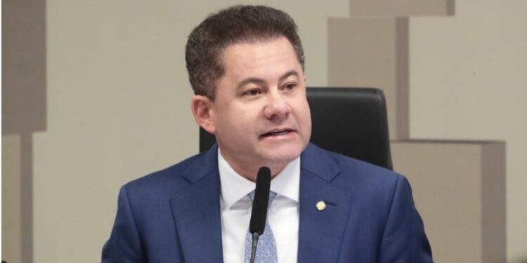 Projeto isenta entidades religiosas, sindicatos, partidos e escolas da taxa de licenciamento de veículos