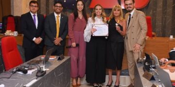 Comenda mais importante da Seccional reconhece liderança jurídica da advogada e fortalece aliança entre a OAB RO e o Instituto.