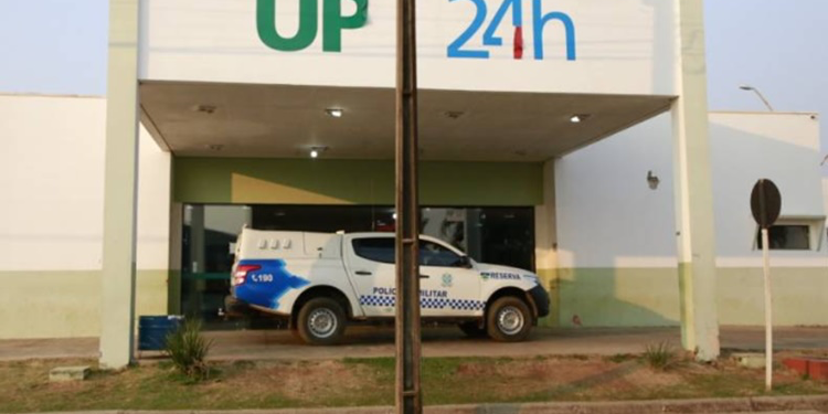 Após discussão, rapaz tenta dar facada no pescoço da esposa, mas golpe só atinge o braço, e PM é acionada em Vilhena