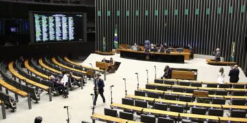 Câmara aprova MP que torna obrigatória a aprovação em exame para exercer a medicina; acompanhe