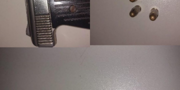PMRO PRENDE HOMEM COM PISTOLA E MUNIÇÕES DE DIFERENTES CALIBRES