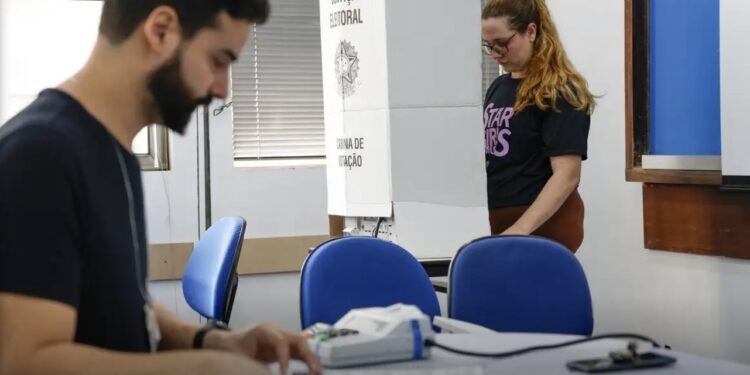 Eleitor que faltou ao primeiro turno pode votar no segundo