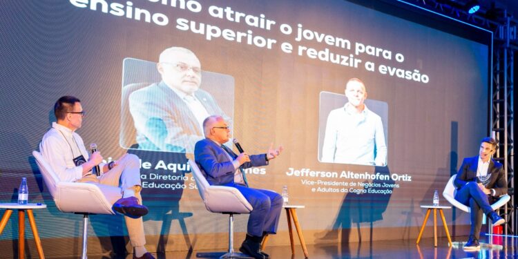 Observatório CIEE Juventude e Trabalho aponta que 62% dos estudantes universitários dividem a rotina entre estudo e emprego