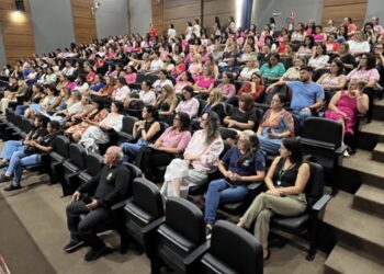 Outubro Rosa reúne servidoras em ação de prevenção e cuidado com a saúde da mulher
