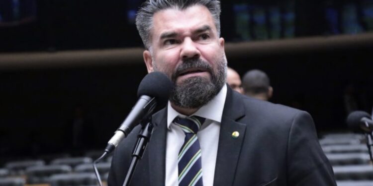 Comissão aprova projeto que altera regras de posse e porte de armas