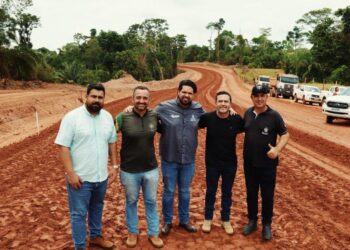 Alta Floresta: Jean Oliveira e diretor-geral do DER acompanham obra na Serra do Pialopes