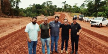 Alta Floresta: Jean Oliveira e diretor-geral do DER acompanham obra na Serra do Pialopes